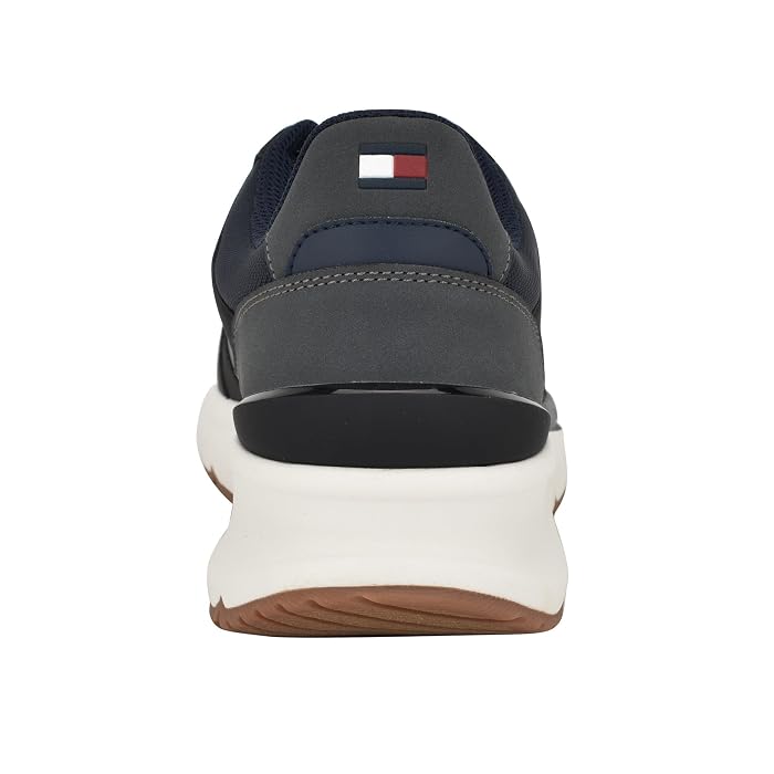 Tommy Hilfiger World - Image 4