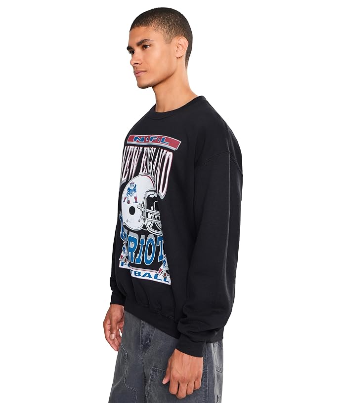 Junk Food Clothing NFL New England Patriots Helmet Crew Fleece - Image 3