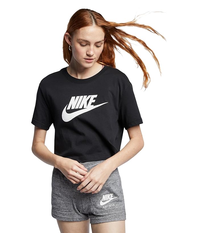 Nike Sportswear Essential Club Cropped Logo T-shirt
